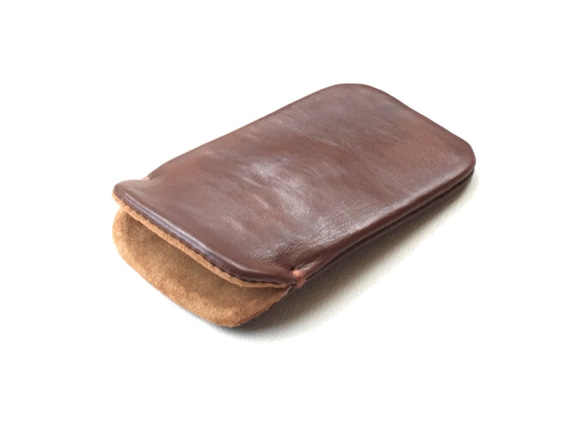 【手感皮革】iPhone14Plus/14pro max 巧克力色真皮保護殼保護套（淺棕色麂皮） 第2張的照片