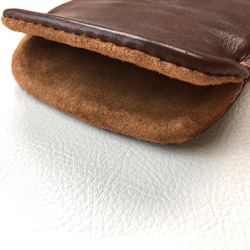 【手感皮革】iPhone14Plus/14pro max 巧克力色真皮保護殼保護套（淺棕色麂皮） 第8張的照片