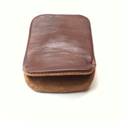 【手感皮革】iPhone14Plus/14pro max 巧克力色真皮保護殼保護套（淺棕色麂皮） 第3張的照片
