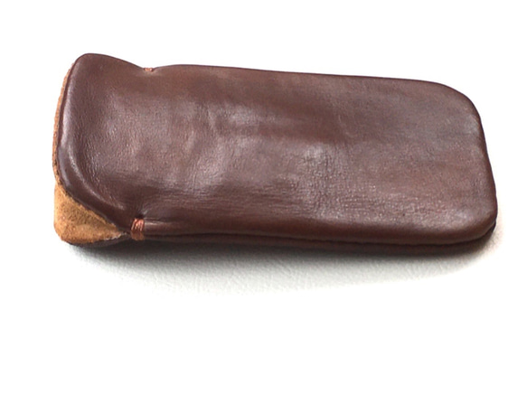 【手感皮革】iPhone14Plus/14pro max 巧克力色真皮保護殼保護套（淺棕色麂皮） 第5張的照片