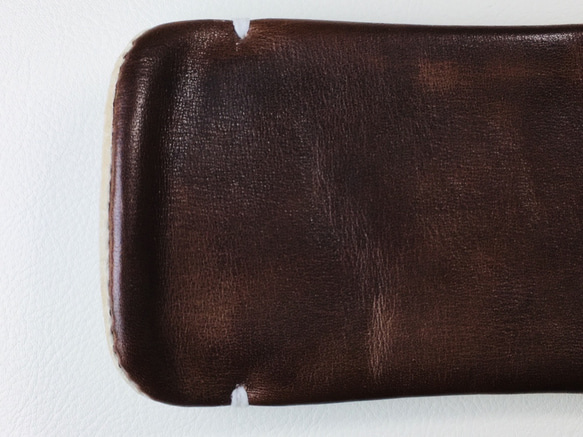 【手感皮革】iPhone14Plus/14pro max 巧克力色真皮保護殼保護套（淺灰色麂皮） 第10張的照片