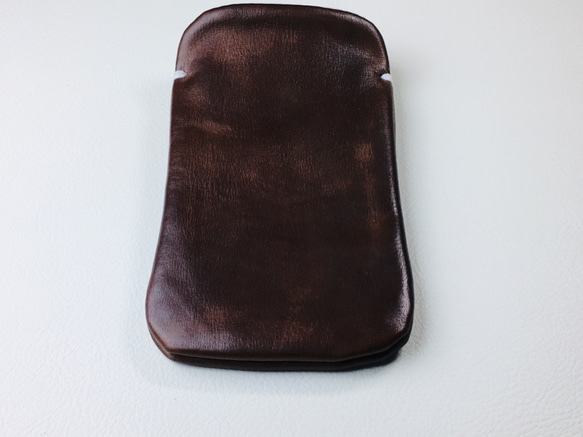 【手感皮革】iPhone14Plus/14pro max 巧克力色真皮保護殼保護套（淺灰色麂皮） 第4張的照片