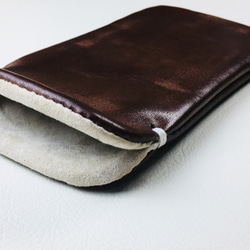 【手感皮革】iPhone14Plus/14pro max 巧克力色真皮保護殼保護套（淺灰色麂皮） 第1張的照片