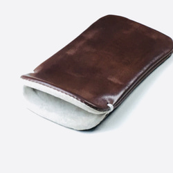 【手感皮革】iPhone14Plus/14pro max 巧克力色真皮保護殼保護套（淺灰色麂皮） 第2張的照片