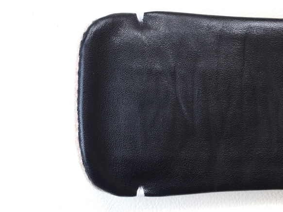 【手感皮】iPhone14Plus/14pro max 黑色真皮保護套（淺灰麂皮） 第8張的照片
