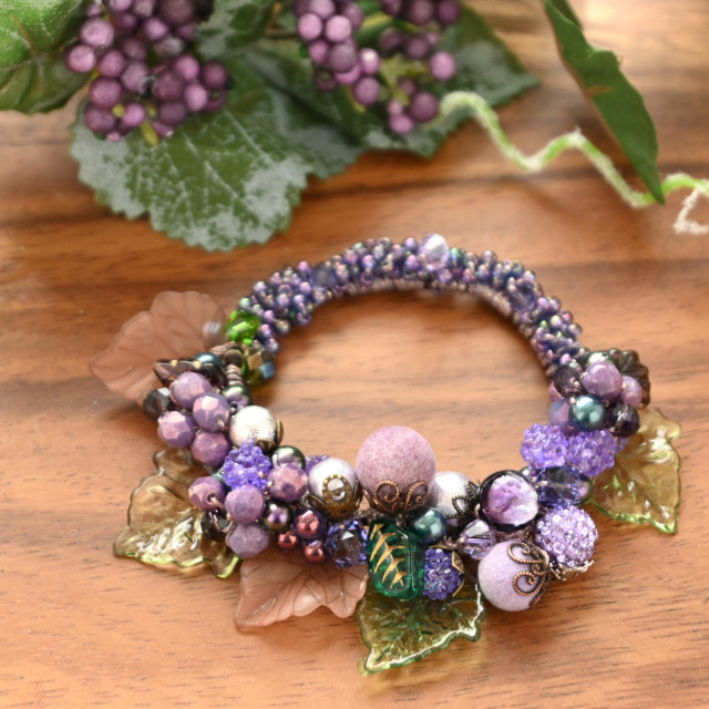 ぶどう実る、 ビジュー シュシュ＊ブレスレット