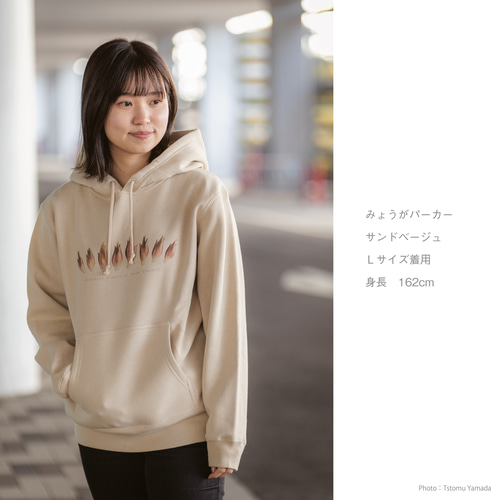 ベージュ フード付きパーカー Mサイズ（ビジュー パーカー M 少ない 