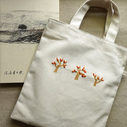 漫步小樹林 輕夏日的小樹成長日記 刺繡布書袋 | 秋冬系列 第5張的照片