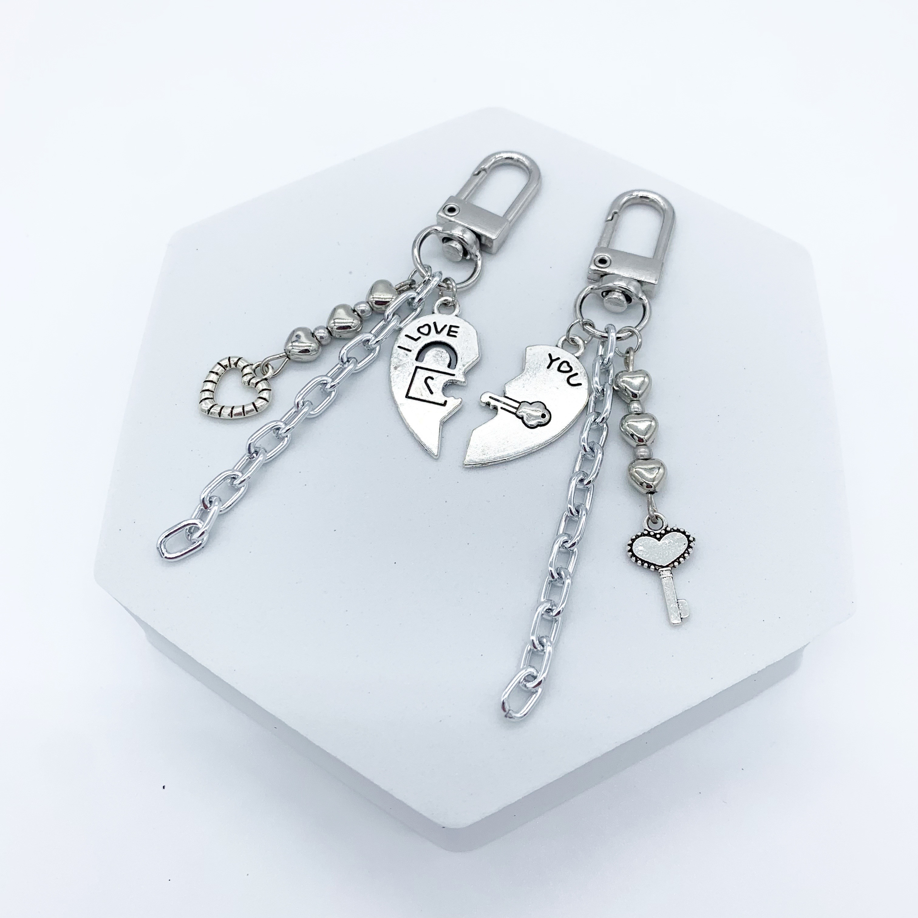 ペア ビーズ キーホルダー チェーン ハート シルバー 韓国 鍵 お揃い バッグチャーム FukuPeku【全品599円】 通販|Creema(クリーマ) ビーズキーチェーンホルダー・マルチカラーキーホルダー 2個組