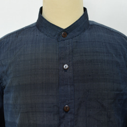 着物リメイク 紺の縞のスタンドカラーシャツ メンズMサイズ 3枚目の画像