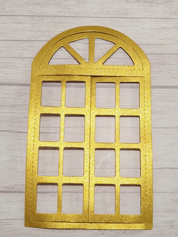ペーパークラフト 窓 キラキラ 金色 5枚 ダイカット コラージュ 素材 2枚目の画像