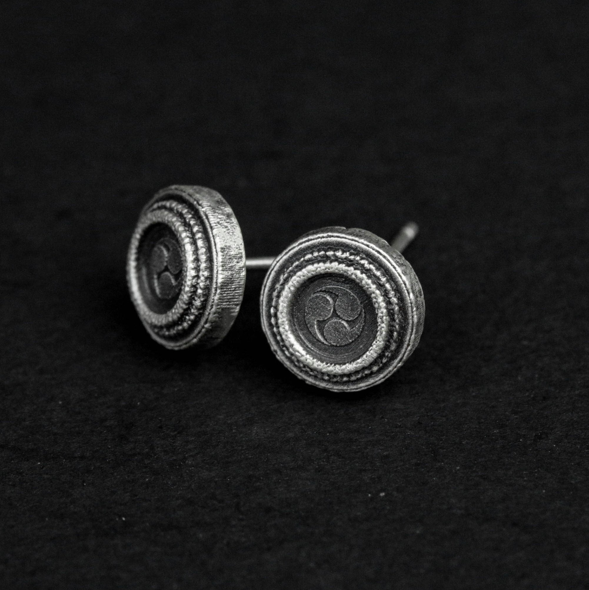 一対 ディスクシルバーイヤリング、コインシルバーイヤリング、ラウンドイヤリングチャーム - 手作り