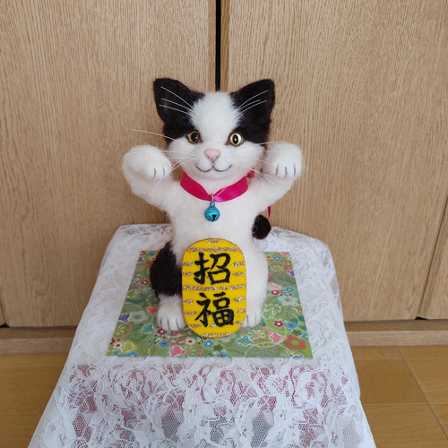 ハチワレ招き猫 ぬいぐるみ