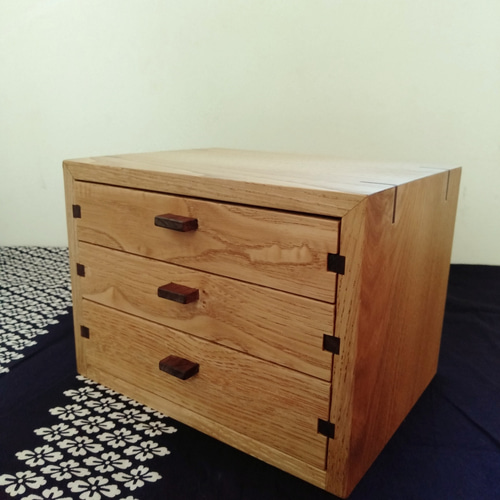 栗の木の引き出し式トレイ 栗の木の引き出し式トレイ