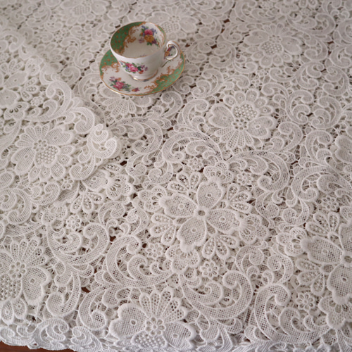 プラウエン レーステーブルクロス 約32cm カルメン / amibrugge アミブルージュ｜アミブルージュ