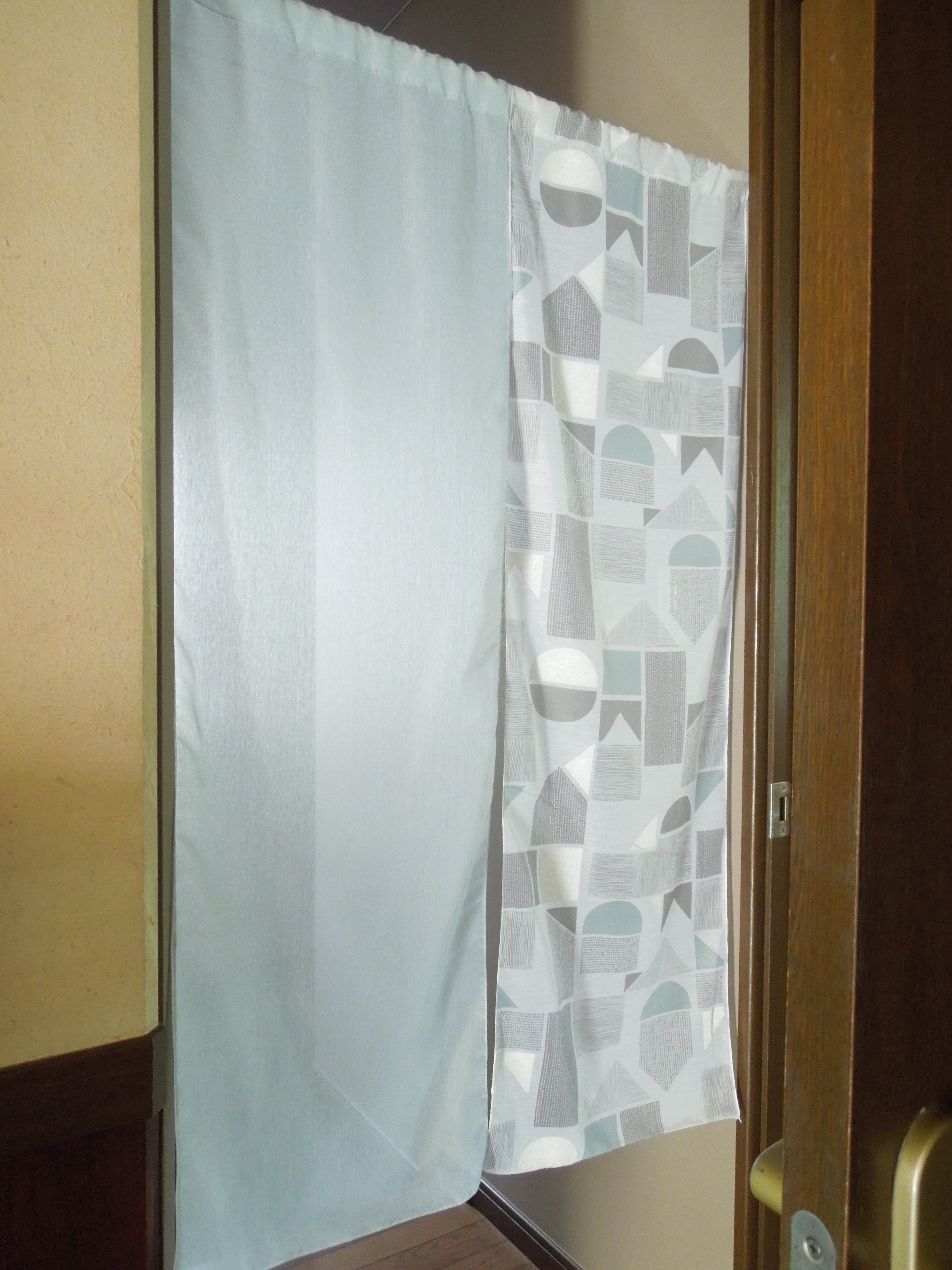 ツートンで可愛い☆北欧モダンな幾何学模様のプリントボイル&ミントブルーのボイルレースのナチュラルのれん：受注製作です