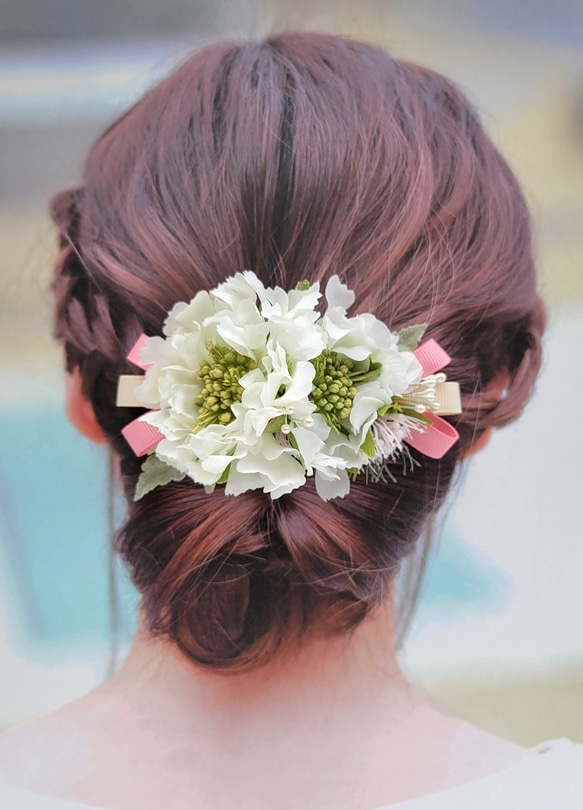 白の花バレッタ　ヘアアクセサリー　 1枚目の画像