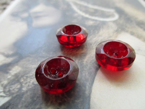 *♥*Czech Glass Button Garnet 3pcs*♥* 2枚目の画像