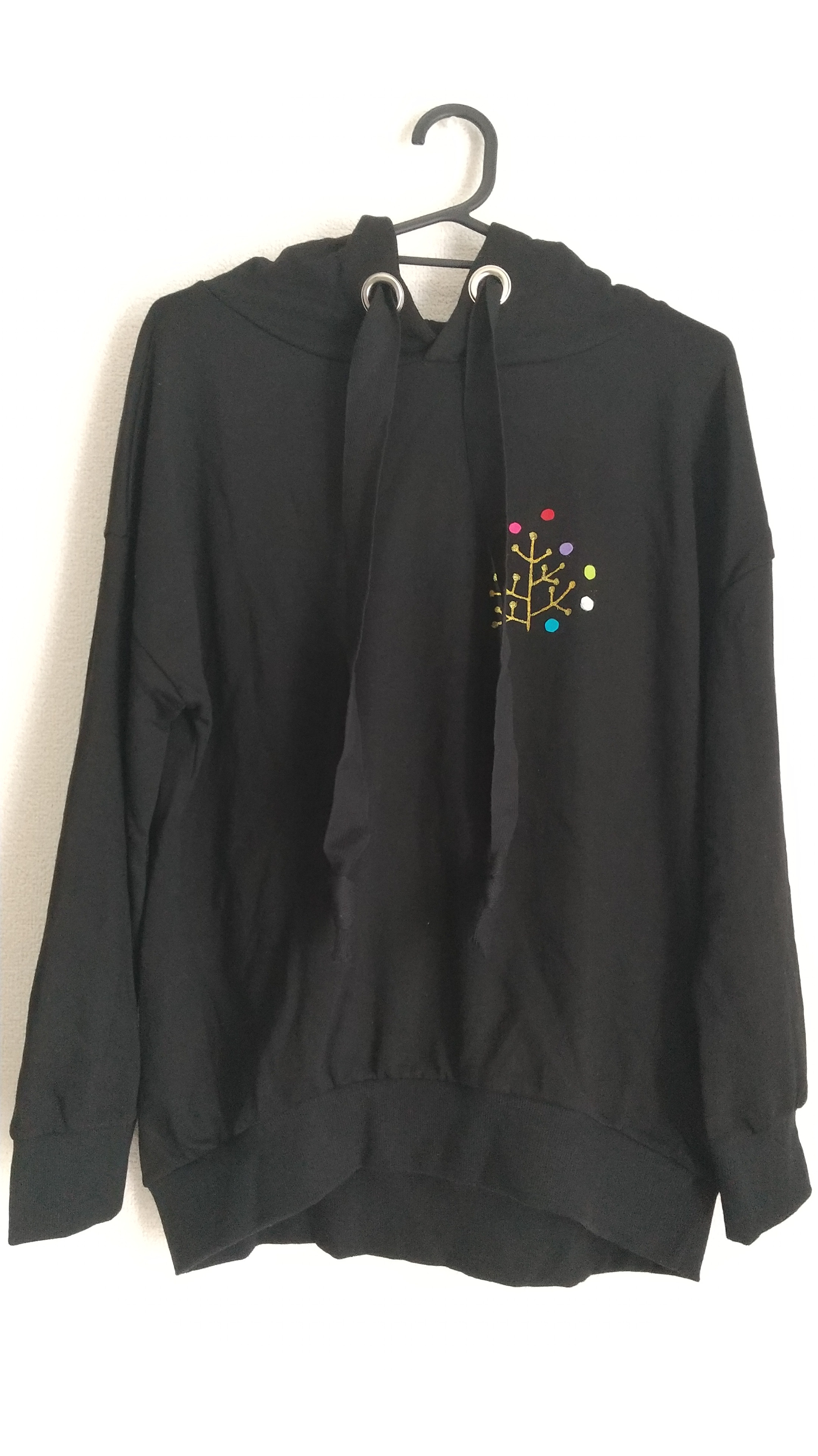 カラフルな♪キラキラの木のパーカー(クロ) 4,565円