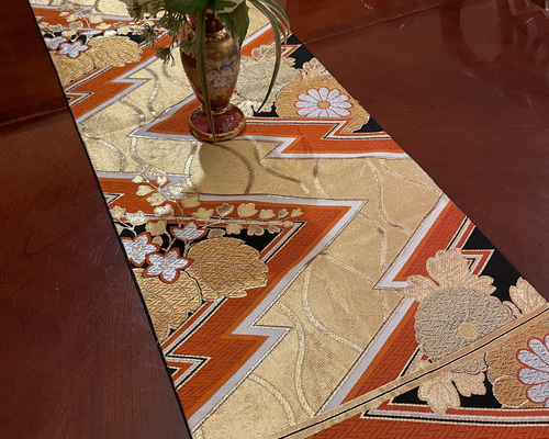 豪華刺繍の袋帯で作った正絹テーブルランナー 帯リメイク1661 テーブル