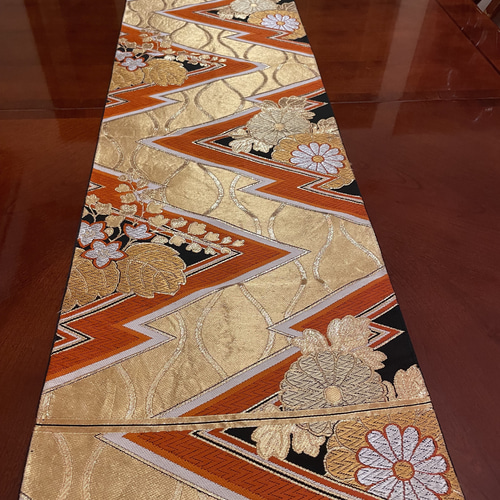 テーブルランナー高級正絹袋帯リメイク 2539豪華刺繍の袋帯リメイク！春色のタッセル付き正絹テーブル