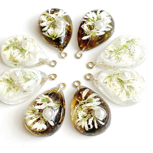 No.610-A　シマエナガ☆お花☆パール☆レジンピアス・イヤリング(丸型) シマエナガ と 花 の レジン ピアス /イヤリング ピアス（フック