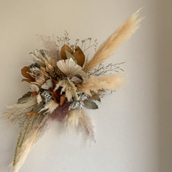 パンパスグラスたっぷりの秋色花材を使った大きめウォールオブジェ 3枚目の画像