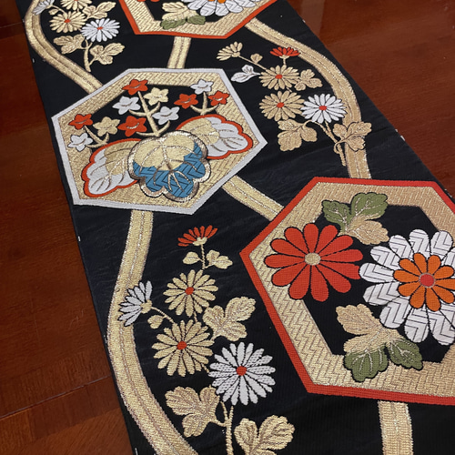 豪華刺繍の袋帯で作った正絹テーブルランナー 帯リメイク1667 テーブル 