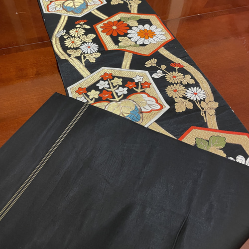 豪華刺繍の袋帯で作った正絹テーブルランナー 帯リメイク1667 豪華刺繍の袋帯で作った正絹テーブルランナー 帯リメイク1667