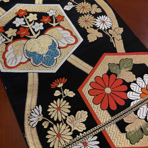 豪華刺繍の袋帯で作った正絹テーブルランナー 帯リメイク1667 テーブル 