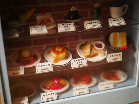 ミニチュア喫茶店ショーケースと食品サンプルセット 5枚目の画像