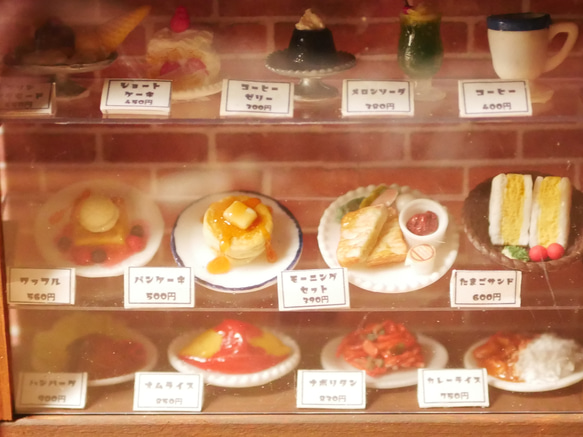 ミニチュア喫茶店ショーケースと食品サンプルセット 3枚目の画像