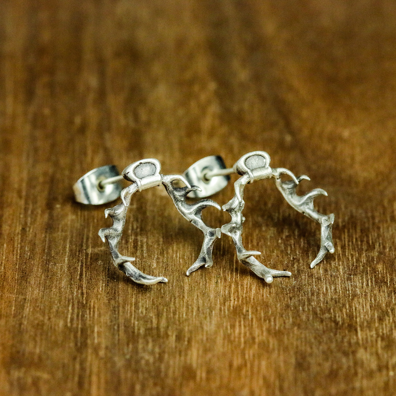 一対 いばらの銀のイヤリング、いばらのスタッドのイヤリング、個人化されたギフト - 手作り