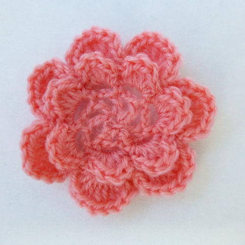 バブちゃんハンドメイド 【193】編み物の花と葉っぱ付きいちご単品 最初の バブちゃん様専用ハンドメイド 【193】編み物の花と