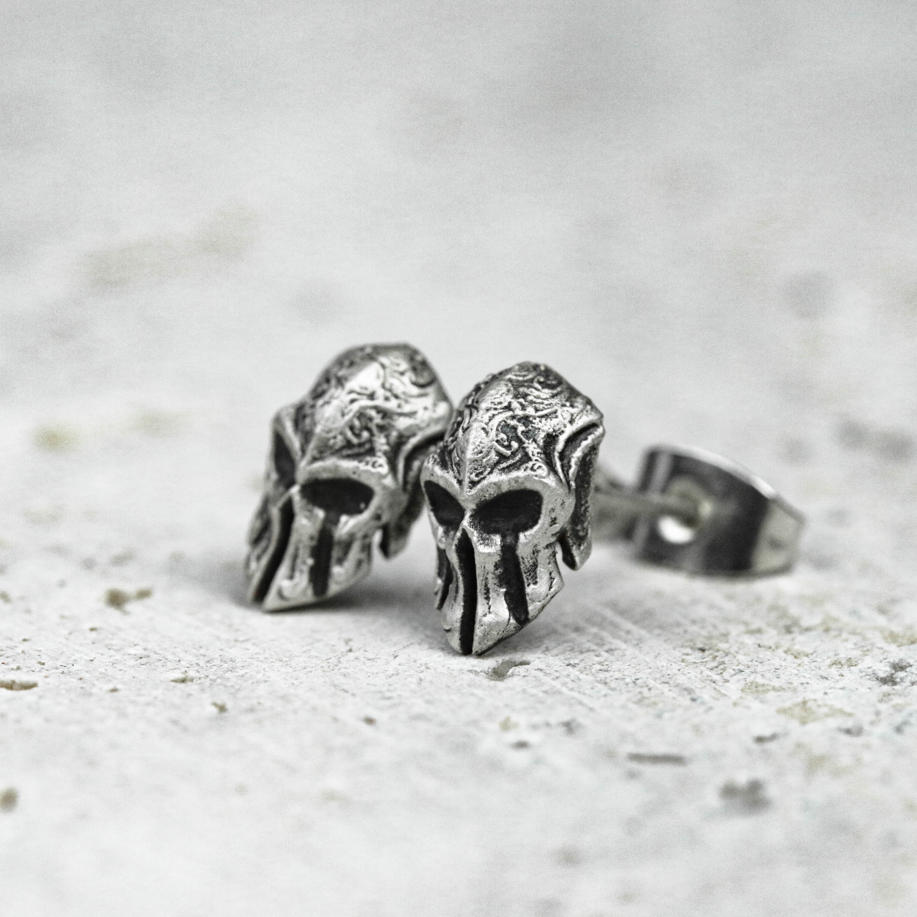 一対 スパルタの戦士のイヤリング、スパルタン マスク シルバー イヤリング、戦士の仮面ジュエリー - 手作り