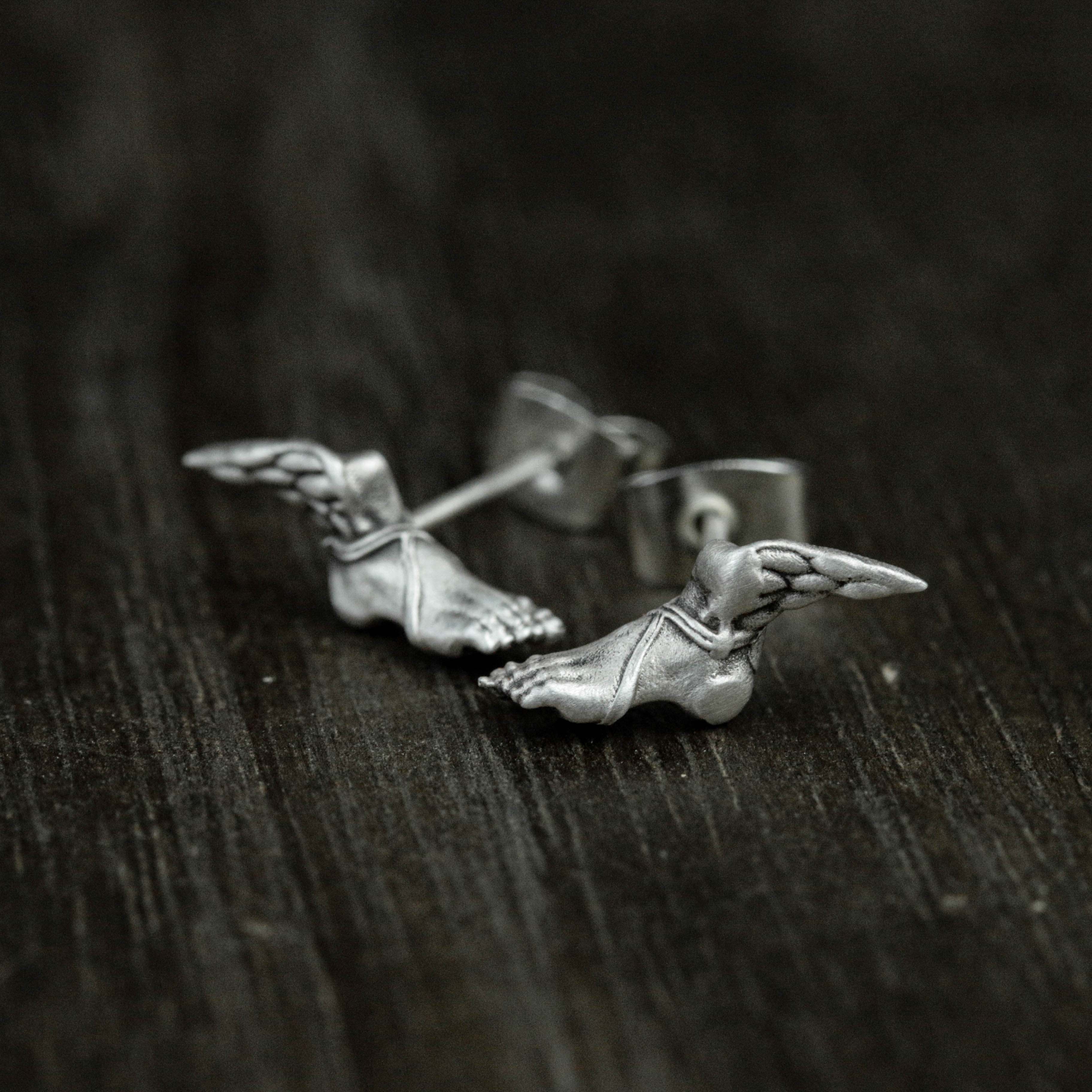 足のスターリングシルバーイヤリング、翼 925 スターリングシルバーイヤリング、神話の翼シルバージュエリー - 手作り