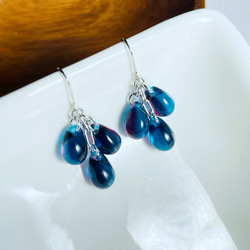 チェコガラスドロップビーズ3粒ピアス、イヤリング/ブルーパープル