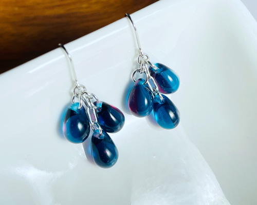 チェコガラスドロップビーズ3粒ピアス、イヤリング/ブルーパープル