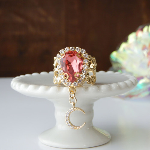 ハンドメイド★キッズリボン★ピンク★きらきらビジューと揺れるチャーム付き ハンドメイド☆キッズリボン☆ピンク☆きらきらビジューと揺れる