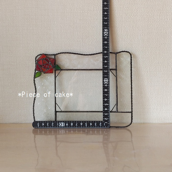 ステンドグラスの薔薇のワンポイントシンプルフォトフレーム・ブラック＜写真たて＞ (PF08B-3)＜フォトスタンド＞ 5枚目の画像