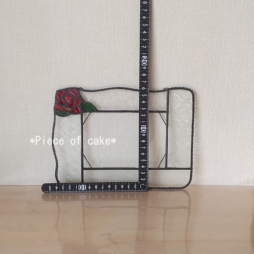 ステンドグラスの薔薇のワンポイントシンプルフォトフレーム・ブラック