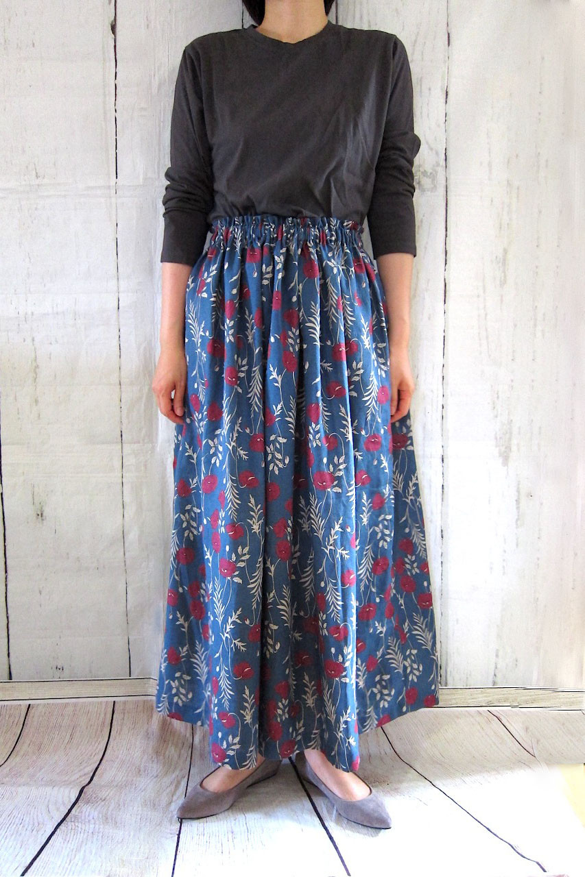 リネン100％のレトロポピーのロングスカート ブルー