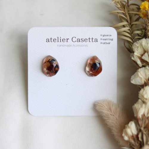 レジンピアス：#72 レジンアート ハートのピアス〈青の揺らめき〉 | iichi 日々の暮らしを