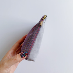 会津木綿のふかふかバネポーチ(やたら紫ベージュ縞×白虎グレー) 2枚目の画像
