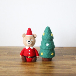 くまサンタさんとクリスマスツリー 1枚目の画像