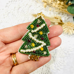 【再制作】クリスマスツリーのビーズ刺繍ブローチ 2枚目の画像