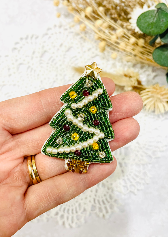 【再制作】クリスマスツリーのビーズ刺繍ブローチ 2枚目の画像