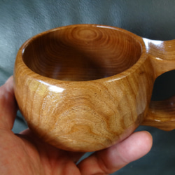 アウトレット・エンジュの木で作った一木彫りコーヒーカップ。 2枚目の画像