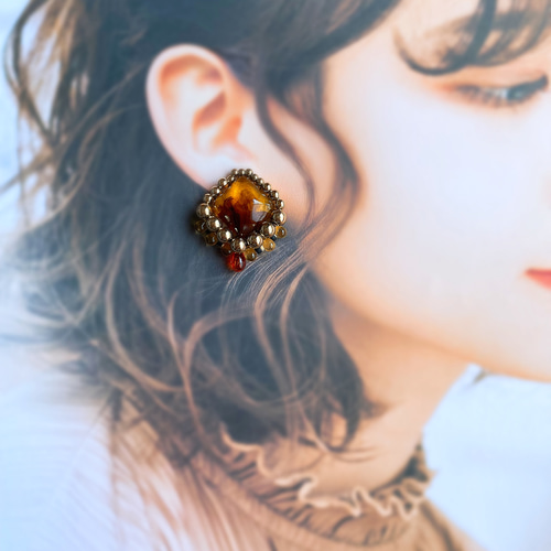 シックなカラー スクエアカボションのビーズ刺繍ピアスorイヤリング