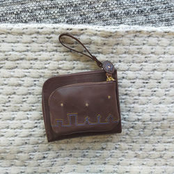 刺繍革財布『街』Dark -Brown（牛革）コンパクト型二つ折り財布 3枚目の画像